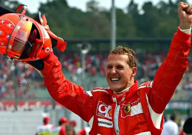 Michael Shcumacher, heptacampeão mundial de Fórmula, que sofreu acidente de esqui há 12 anos, está de cadeira de rodas e assiste F1 na TV. - Foto: arquivo/ divulgação/F1