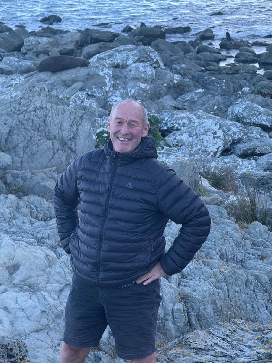 A polícia disse que o idoso desaparecido durante 3 semanas numa trilha na Austrália tem "muita sorte" de estar vivo. Se refugiou numa cabana. - Foto: polícia Nova Zelândia