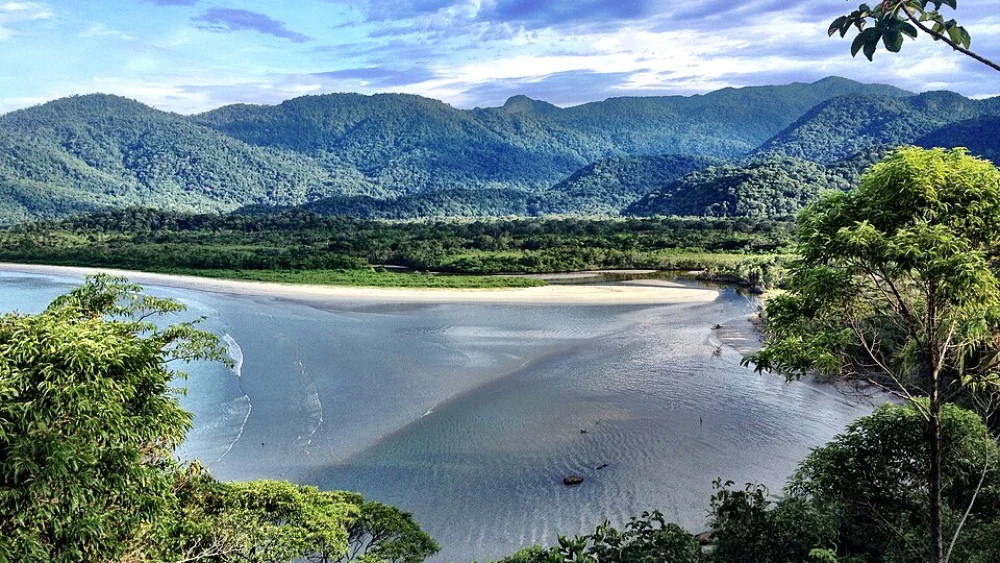 Praia da Fazenda, em Picinguaba, Rio de Janeiro - Foto: wikimedia Commons 