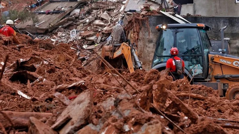 Bombeiros fazem buscas em Juiz de Fora (MG) - Foto: Tânia Rêgo/Agência Brasil