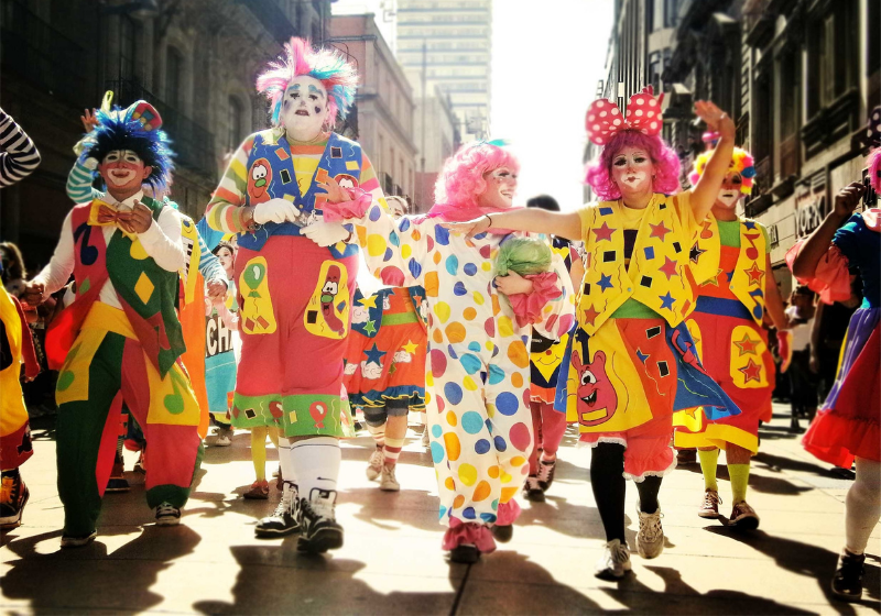 Ainda não se planejou para o carnaval 2026? Veja as cidades mais procuradas pelos turistas - Foto: Canva