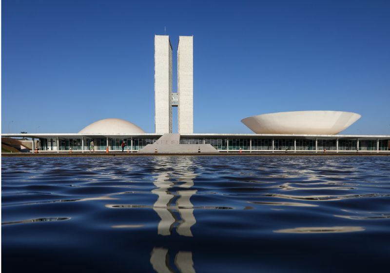 O presidente Lula vetou supersalários de servidores do Congresso e TCU. Os 'penduricalhos' elevam o valor acima do teto constitucional. - Foto: melhoresdestinos