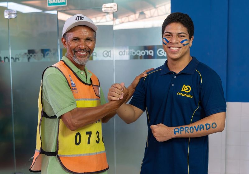 O Kelson é filho do mototaxista Antônio José Soares da Silva. O garoto, de Teresina (PI), foi aprovado em 1º lugar no ITA e no IME. - Foto: Colégio Propósito