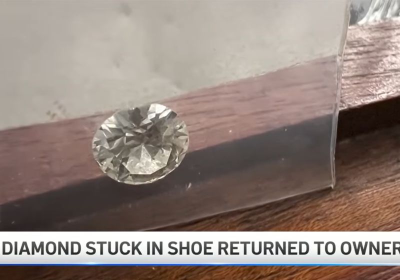 O diamante depois que foi retirado do sapato do Coleman e devolvido à dona. - Foto: NBC News Philadelphia