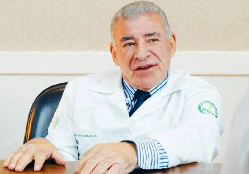 O médico fez uso da Polilaminina e contou que tem reparado melhoras nos movimentos - Foto: reprodução Tribuna Online