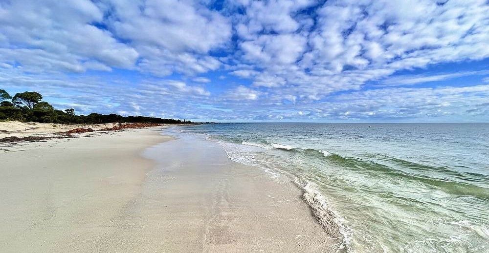 A família estava de férias em Quindalupe, na Australia e foi se divertir na praia quando foi levada para alto-mar pelas ondas e pelo vento. - Foto: Kgbo CC 4.0