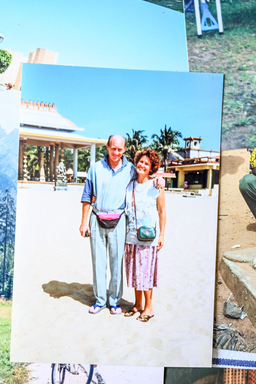 Ann Cooper e Alan na Índia. - Foto: Emma Trimble / SWNS