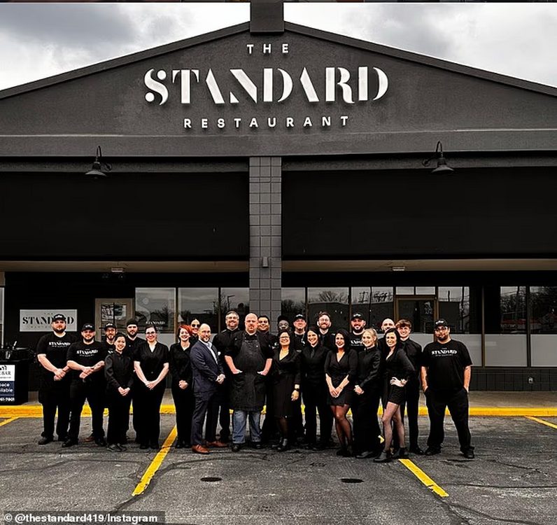 Funcionários do Standard Restaurant  - Foto: redes sociais