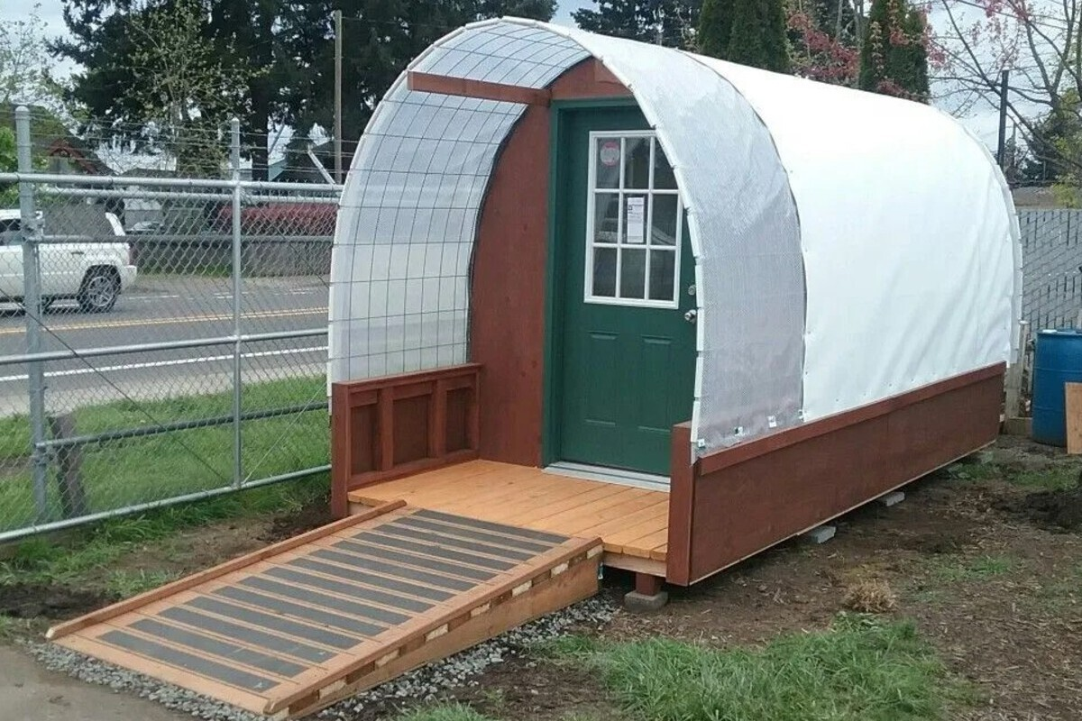 A cabanas funcionam como lar temporário até o morador conseguir um local definitivo - Foto: Divulgação/CCS