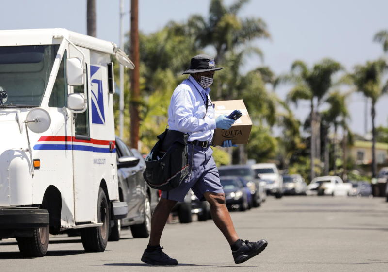 Um carteiro encontrou e devolveu uma carteira achada enquanto ele fazia entregas. O profissional percorreu mais de 80Km para devolver o objeto ao dono - Foto: reprodução