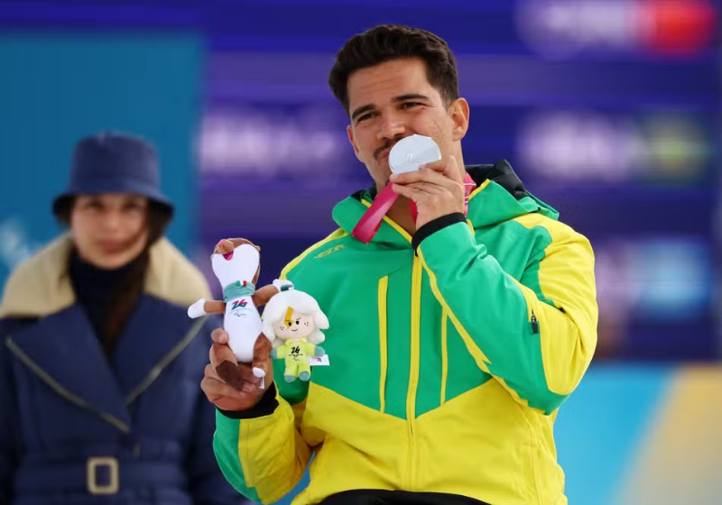 Cristian Ribera conquista medalha de prata nas Paralimpíadas de Inverno — Foto: REUTERS/Sarah Meyssonnier