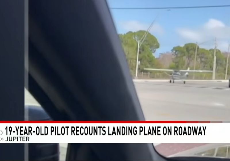 O avião em pane fez pouso de emergência no meio da estrada, nos EUA. - Foto: reprodução/CBS12News