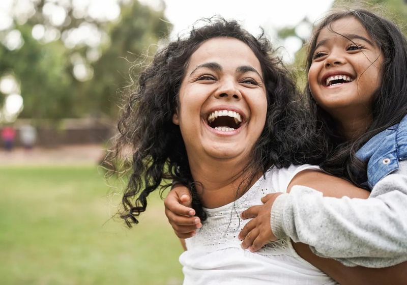 Dá pra melhorar seu astral antes mesmo do Dia Internacional da Felicidade. Veja dicas simples e que funcionam, segundo especialistas. - Foto: Canva