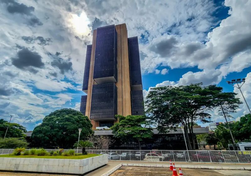 Pela primeira vez em 2 anos o Banco Central reduziu a taxa Selic em 0,25. Ela caiu de 15% para 14,75%, mesmo com as incertezas da guerra. - Foto Rafa NedderMeyer/Agencia Brasil