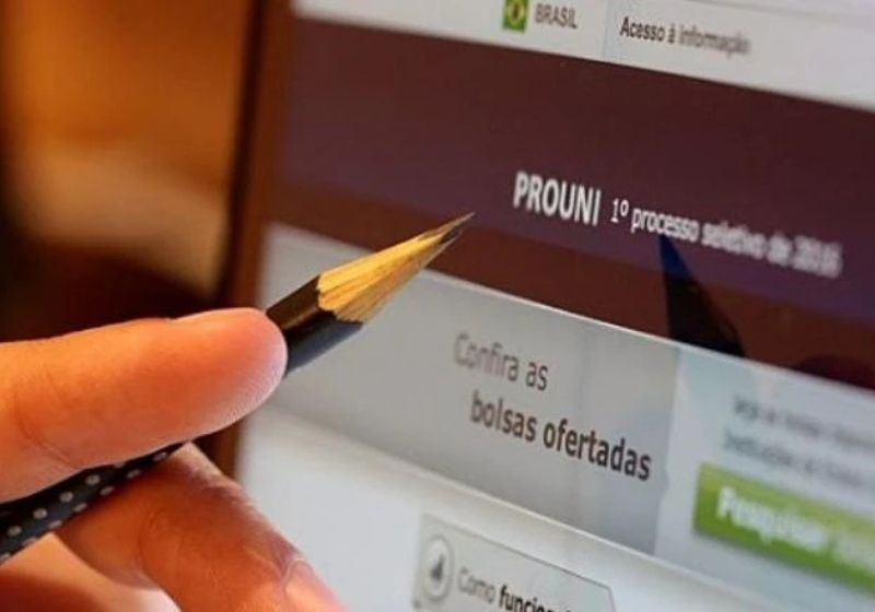 Inscrições para a fila de espera do Prouni terminam nesta quinta, 26 e o processo deve ser feito virtualmente no Portal de Acesso Único - Foto: Agência Brasil