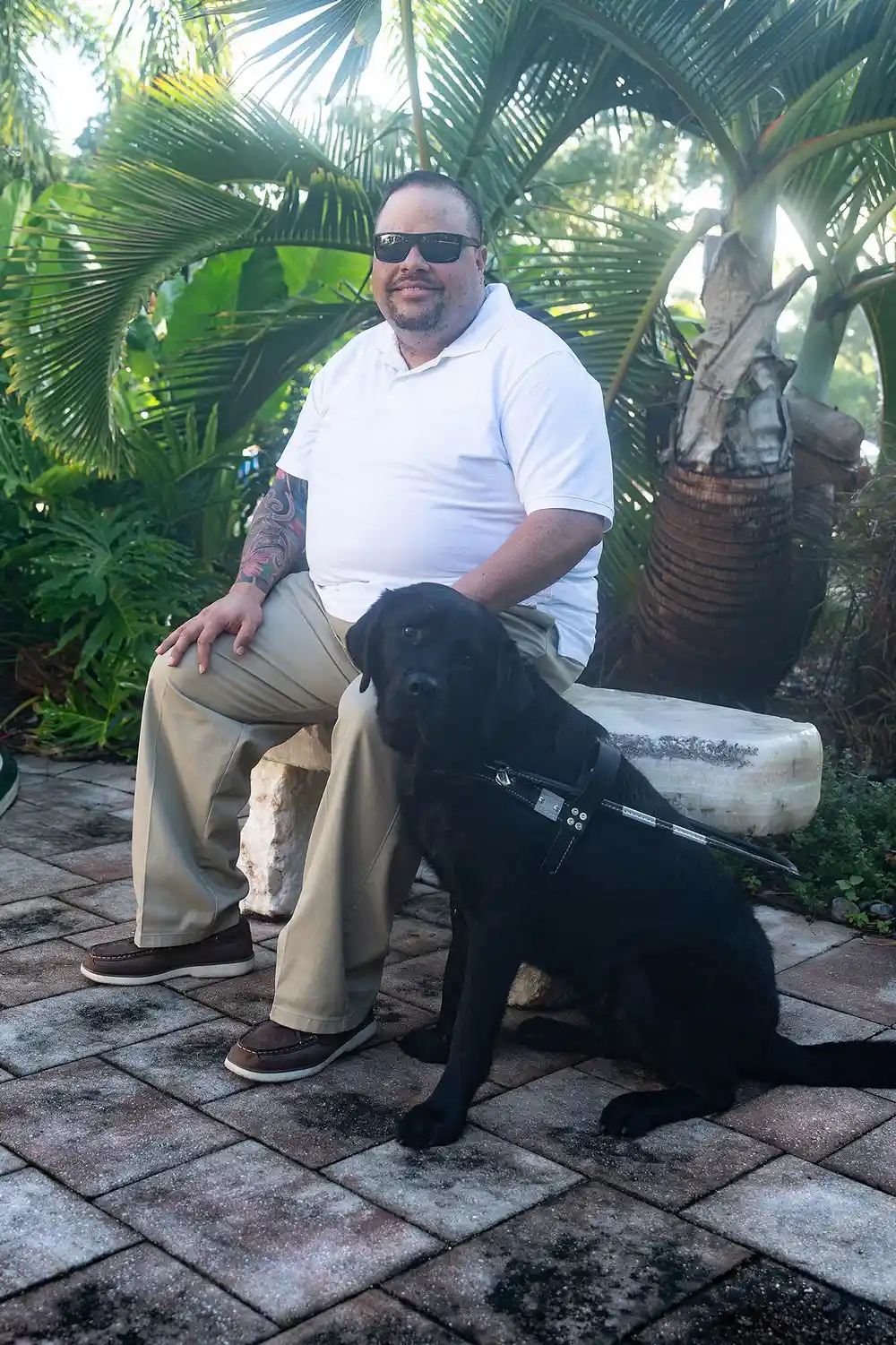 Luiz e o Jerry em casa. Foto: Dogs Inc