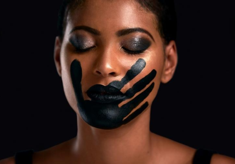 Agora a misoginia está inclusa na Lei do Racismo e é considerada crime na mesma equivalência - Foto: iStock