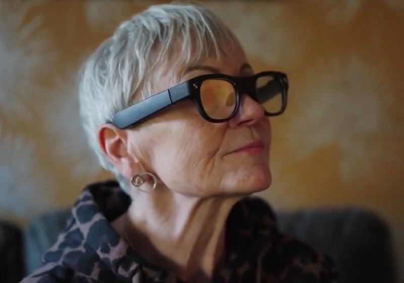 Os óculos utilizam IA para gerar um assistente para pacientes com demência - Foto: SWNS