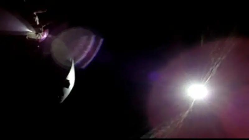 O eclipse solar visto de um ângulo inédito pelos astronautas da Artemis II - Foto: Nasa 