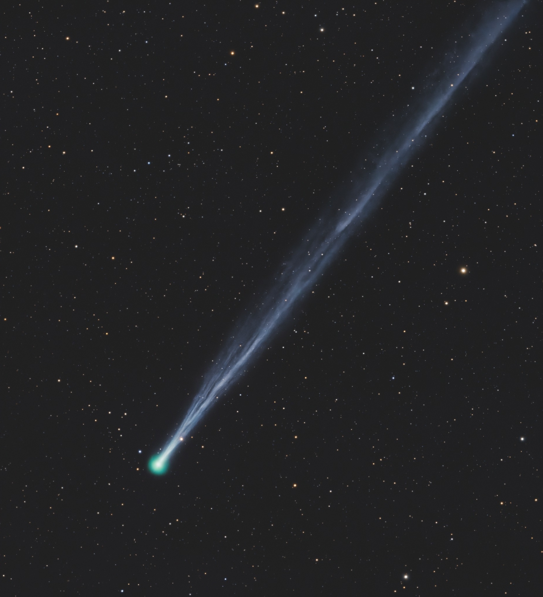 O Cometa C/2025 R3  poderá ser visto aqui no Brasil nas madrugas dos dias 18, 19 e 20 de abril, 1 hora antes do nascer do Sol. -  Foto: Bartlomiej Grzywacz