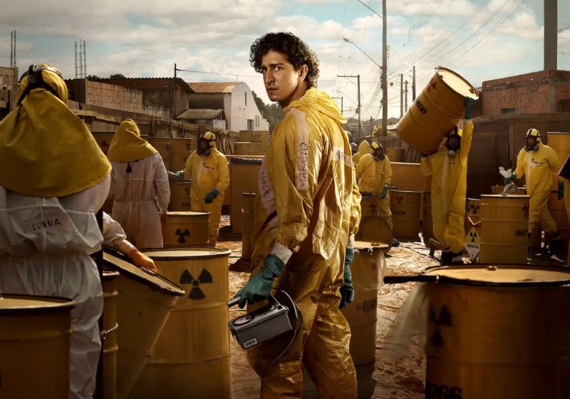 A série Emergência Radioativa conta como foi o maior acidente radiológico da história do Brasil em 1987, com o Césio-137, em Goiânia. - Foto: Divulgação/TMDB