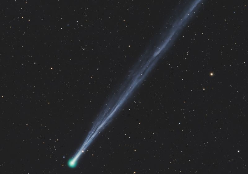 O Cometa C/2025 R3 (PanSTARRS) poderá ser visto aqui no Brasil nas madrugas dos dias 18, 19 e 20, 1 hora antes do nascer do Sol. - Foto: Bartlomiej Grzywacz