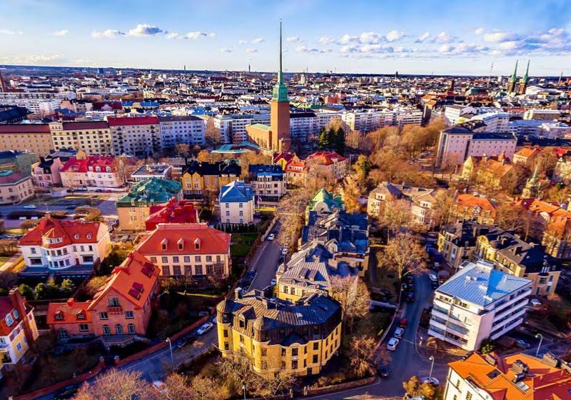 O ranking dos países mais felizes do mundo em 2026 trouxe a Finlândia em 1ª lugar pela nona vez seguida. O Brasil aparece em 32º lugar. - Foto: MelhoresMestrados