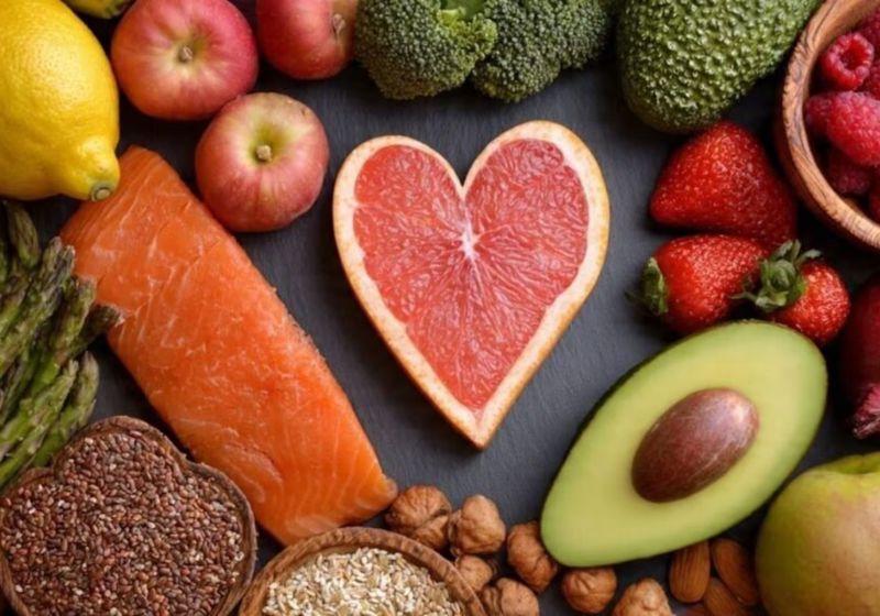 Pessoas que melhoraram a alimentação, conseguiram proteger o cérebro conta Alzheimer. A redução do risco da doença caiu em 12% - Foto: Multimedia Designs / Canva