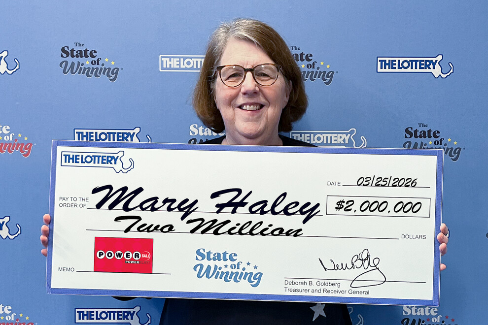 Mary Haley a mais nova milionária que comprou bilhete da loteria no restaurante Old South Diner em Nantucket. - Foto: Old South Diner.