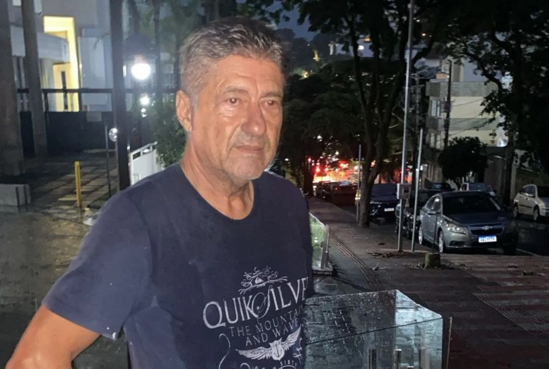 O motorista Ézio Moreira estava com dois passageiros dentro do carro atingido pela árvore. - Foto:Renata Galdino/EM/D.A.Press