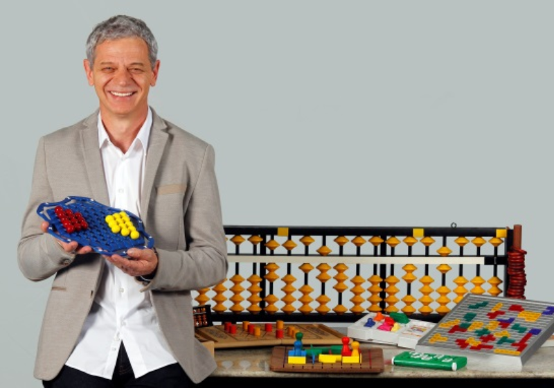 Ele notou que o filho tinha dificuldade de aprendizado e criou uma "ginástica para o cérebro". Hoje esse pai tem uma rede de escolas - Foto: divulgação