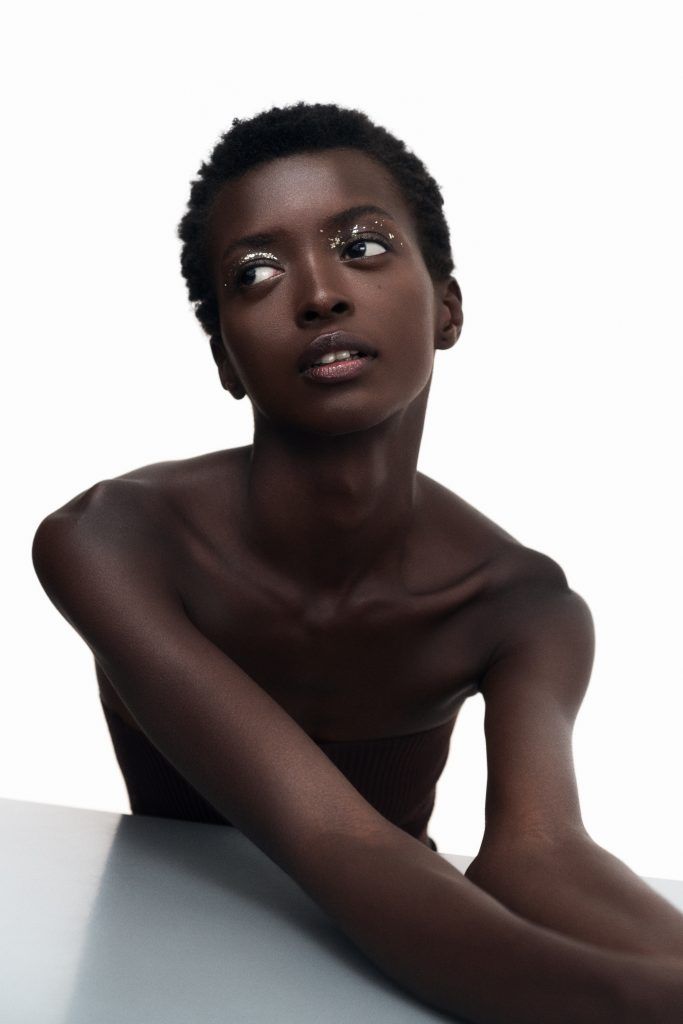 A maranhense Amira Pinheiro, de 23 anos, é a única brasileira escolhida para participar da nova campanha da marca de Selena Gomez. - Fotos: divulgação