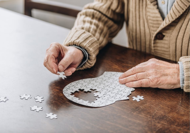 O novo remédio que ajuda a retardar o Alzheimer já foi autorizado pela Anvisa e chega ao Brasil em junho - Foto: Pixabay