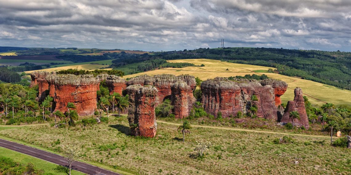 Imagem do alto da cidade das pedras, no Paraná. - Foto: Denis Ferreira Netto/SEDEST