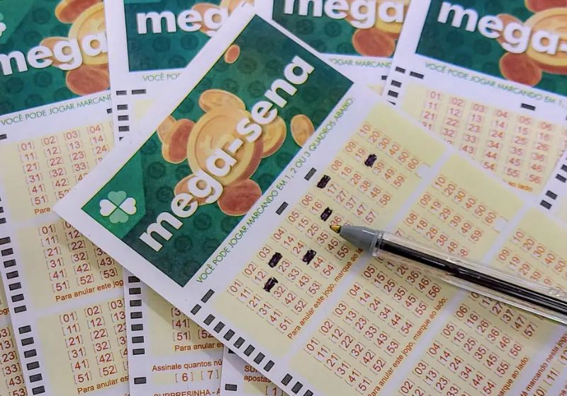 O sortudo que ganhou sozinho R$ 127 milhões na Mega-Sena demorou 5 dias para sacar o dinheiro e deixou de ganhar R$ 100 mil por dia. - Foto: Divulgação/Caixa