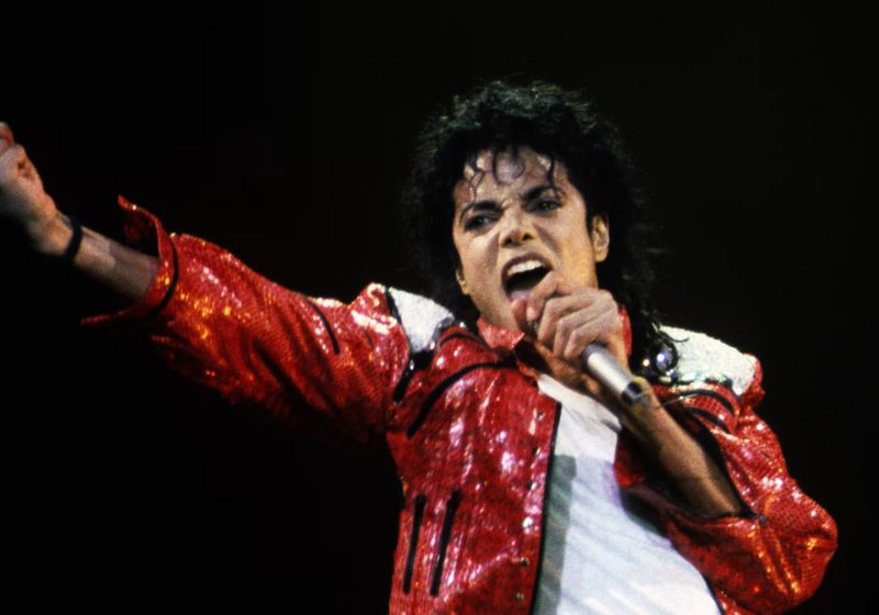 O jornal The Sunday Guardian afirma que Michael Jackson foi assassinado por ordem do governo de Israel pra proteger rede de Jeffrey Epstein. - Foto: The Sunday Guardian