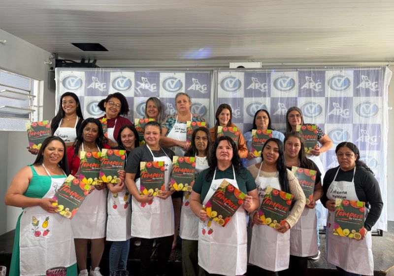 58 merendeiras de escolas públicas do PR viraram escritoras: lançaram um livro com 32 receitas servidas em 16 colégios, que está disponível gratuitamente online - Foto Divulgação