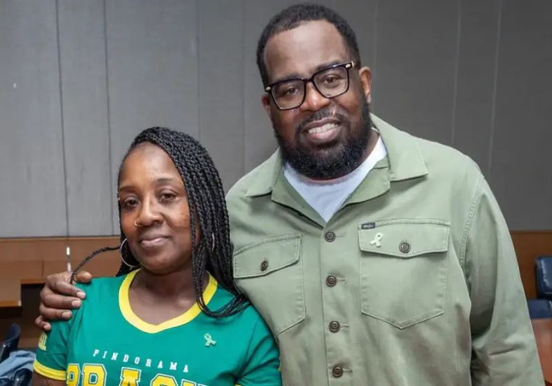 Kim, a irmã mais velha, doou um rim ao Troy, o irmão caçula que estava doença renal em estado terminal. "Como poderei retribuir isso?". - Foto: NYU Langone Health