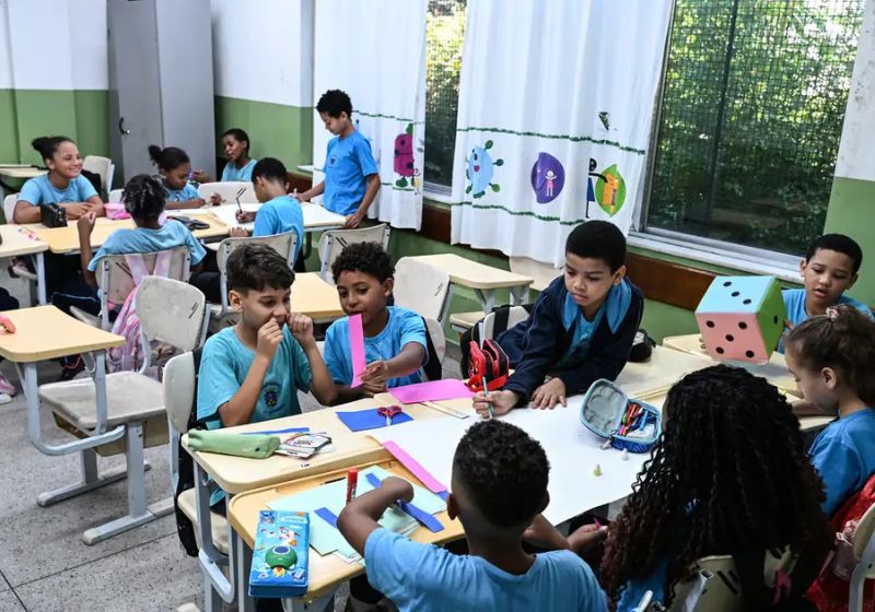 A Educação impulsionou o Índice de Desenvolvimento Humano (IDH) do Brasil: passou de 0,679 em 2012 para 0,798 em 2024. - Foto: Divulgação / Leia Brasil