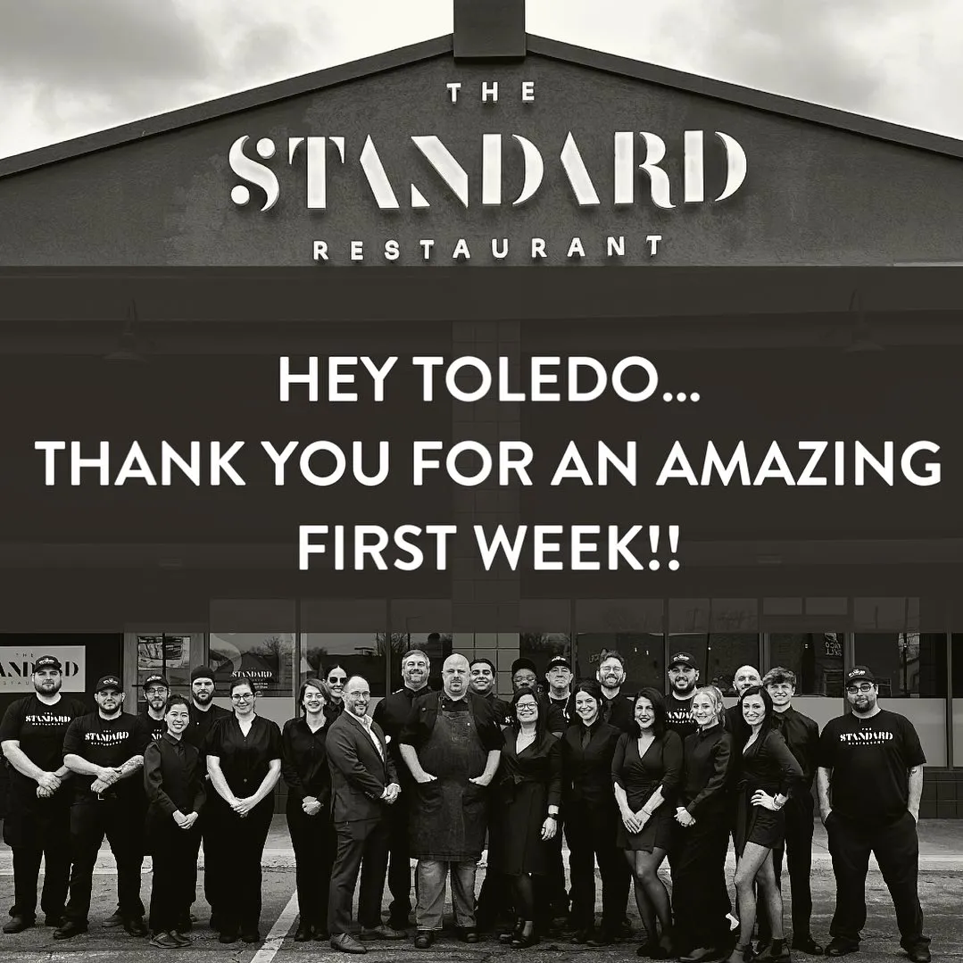 Parte da equipe do restaurante Standard. - Foto: Facebook