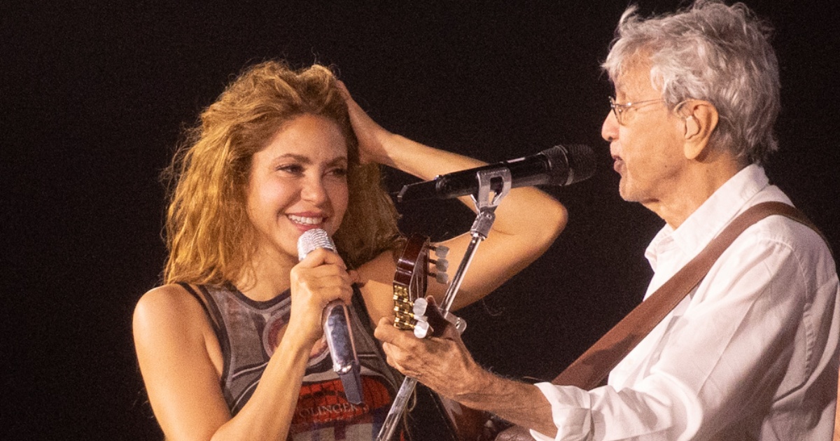 Momento cantando Leãozinho com Caetano Veloso - Foto: Brazil News/Clayton Felizardo