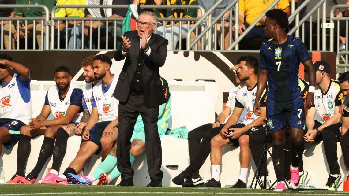 Carlo Ancelotti, técnico da Seleção Brasileira, comemora gol de Endrick e vitória do Brasil no amistoso contra o Egito, em Cleveland (EUA) - Foto: Kirk Irwin/ Getty Images