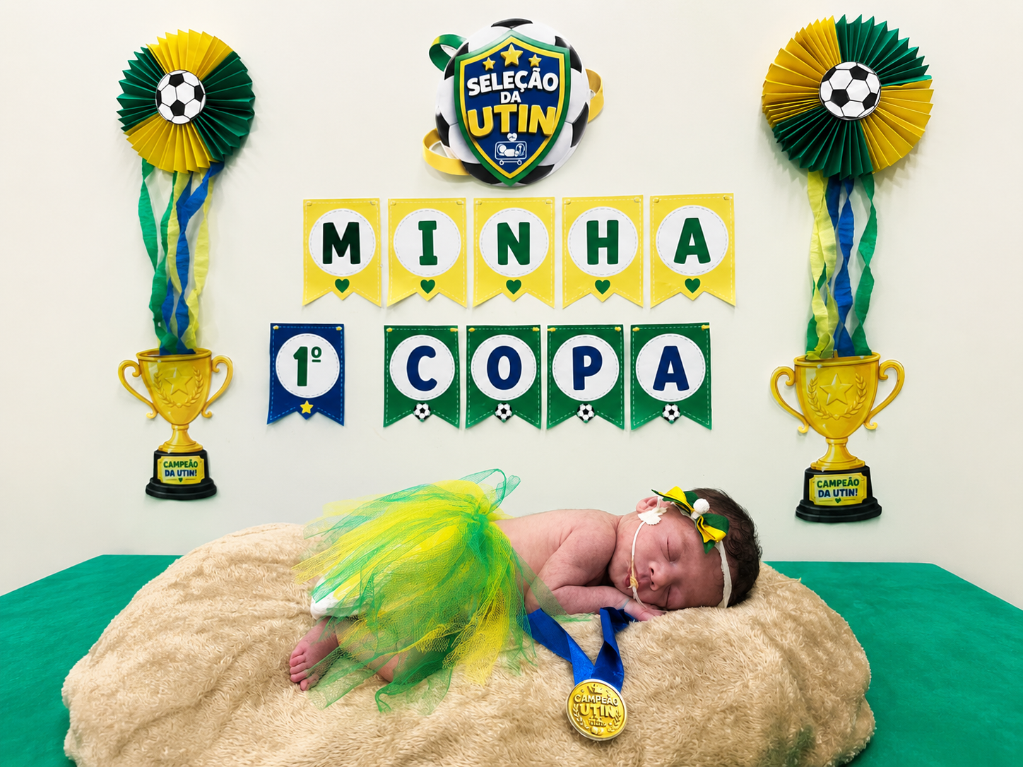 Essa linda ganhou uma saia verde e amarela da Seleção para brilhar junto com a medalha. - Foto: IgesDF