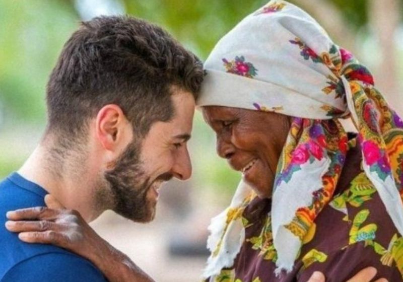 O DJ Alok, que faz 35 anos em agosto, já destinou R$ 26 milhões para ajudar pessoas necessitadas no Brasil e R$ 11 milhões na África e Índia. - Foto: Alissom Demétrio