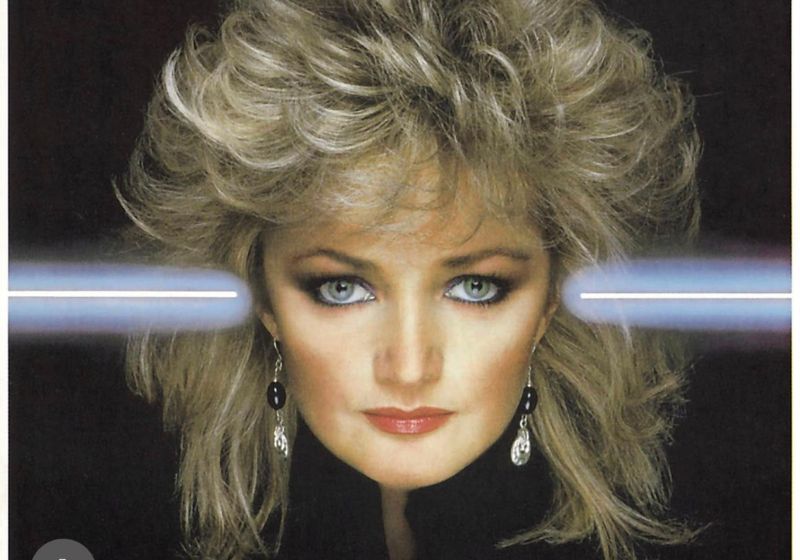 A cantora Bonnie Tyler, famosa pelo hit Total Eclipse of the Heart, acorda do coma, está consciente e agradece carinho dos fãs. Foto: reprodução / Deezer