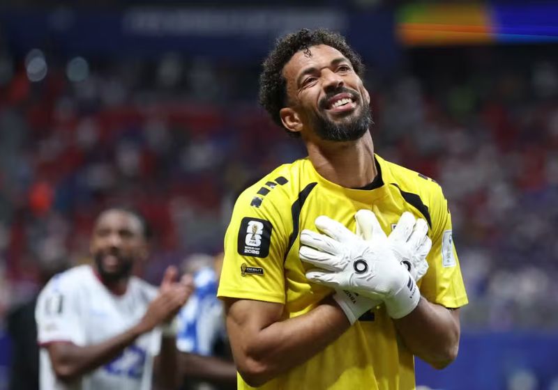 O goleiro vozinha, de Cabo Verde, tinha 50 mil seguidores no Instagram. Agora está com 12 milhões. O nome dele é em homenagem a um ex-jogador brasileiro. - Foto: Reuters