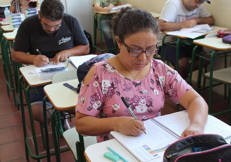O índice de analfabetismo cai no Brasil ao menor nível desde 2016. 592 mil brasileiros deixaram a condição de não saber ler nem escrever. - Foto: Silvio Turra/ SEED Paraná
