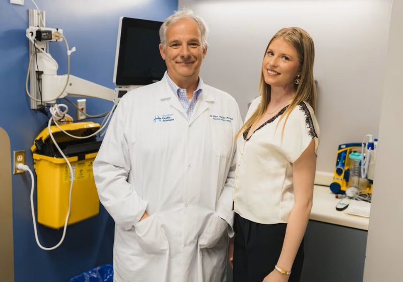 O rosto da jovem Kaitlin, que foi todo queimado durante um incêndio, ficou perfeito depois do tratamento revolucionário para queimaduras feito no Canadá. - Foto: Hamilton Health Sciences