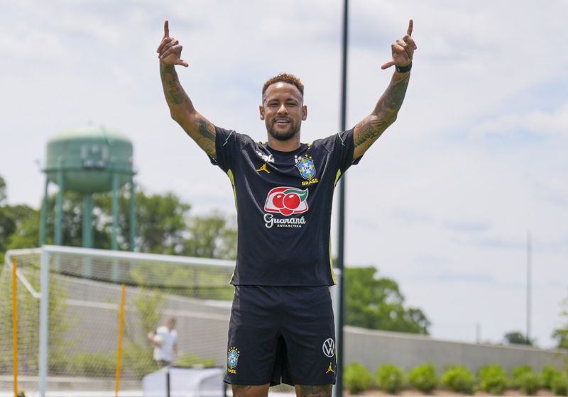 A volta de Neymar à Seleção Brasileira hoje contra a Escócia foi destaque em jornais da Espanha, Argentina, da Itália e do Brasil também. - Foto: CBF