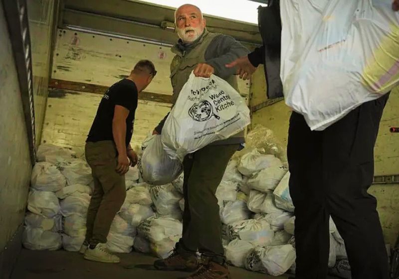 O renomado chef José Andrés anunciou ajuda milionária para afetados pelo terremoto que atingiu a Venezuela. Ele tem uma ONG de missões humanitárias - Foto: reprodução/ AP